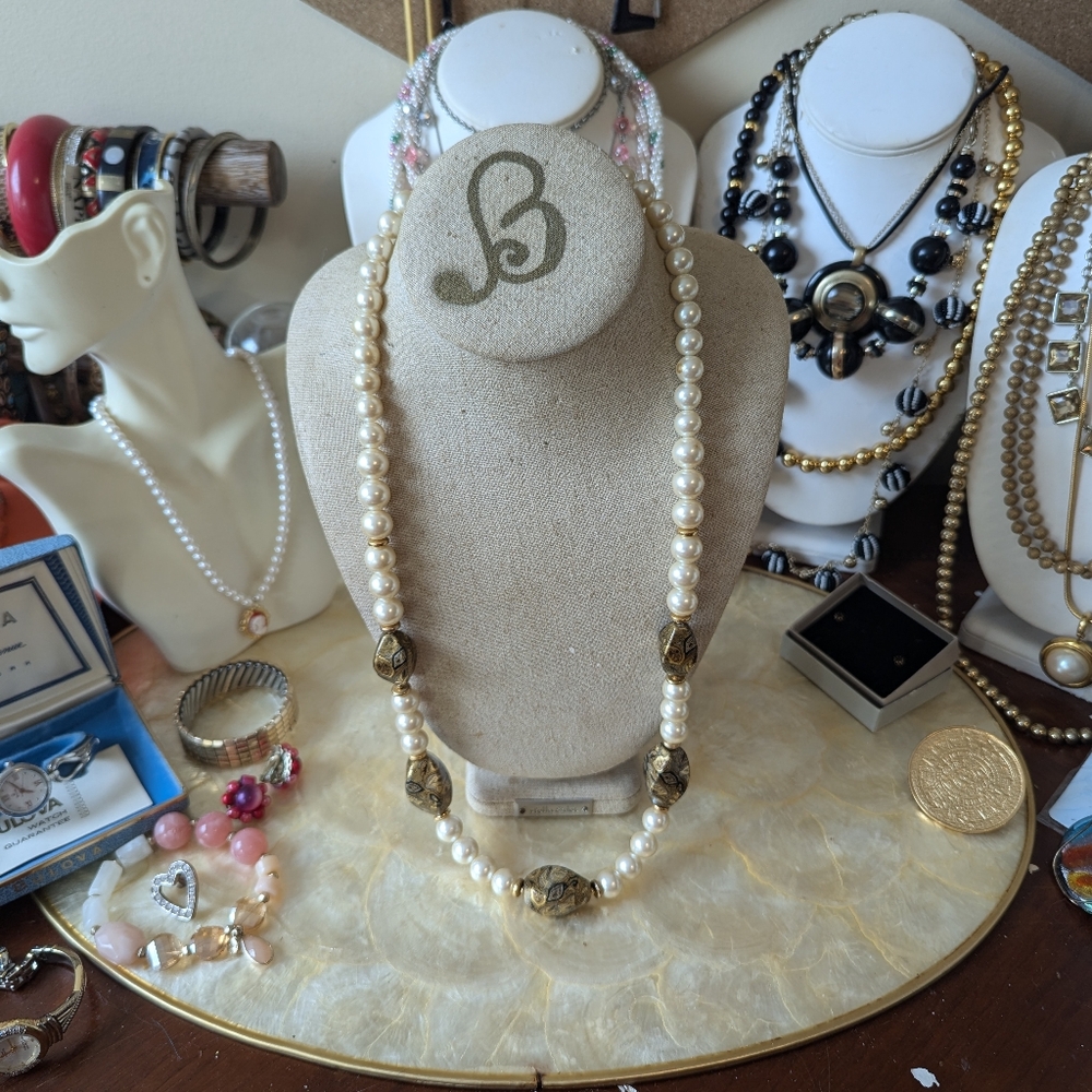 Vintage Japan faux pearl necklace